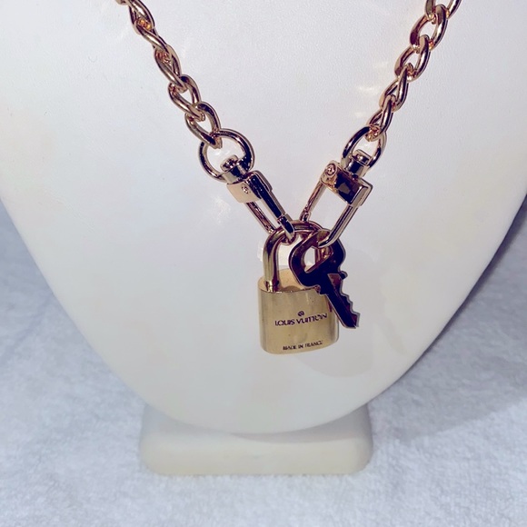 Louis Vuitton Lock and Key #323 Necklace - Picture 6 of 14